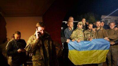 День, которого ждала вся Украина: реакция сети на возвращение из плена защитников "Азовстали"