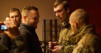 Освобожденные командиры "Азова" не смогут вернуться домой до конца войны, – Зеленский