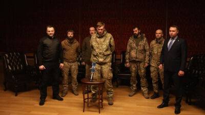 Освобожденные командиры "Азова" будут находиться в Турции до конца войны - Зеленский