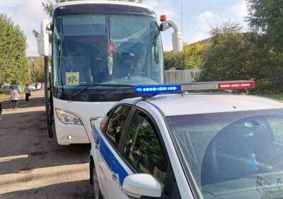 В Твери автоинспекторы проверили соблюдение правил перевозки детей в автобусах