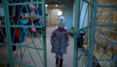 На Луганщині окупанти запроваджують суворий "пропускний режим" у школах та дитячих садках