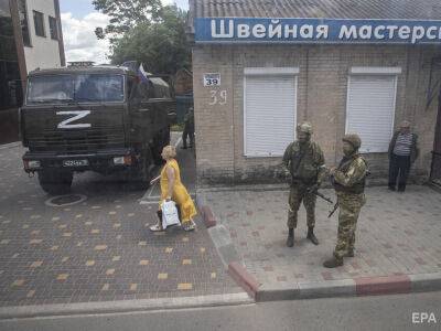 В оккупированном Мариуполе россияне начали агитировать женщин вступать армию РФ