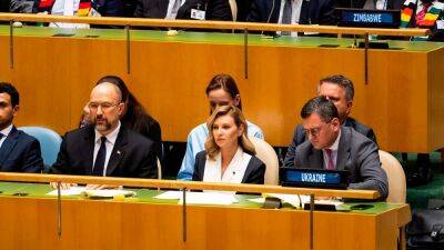 Он с Киева, я в Нью-Йорке: Зеленская показала, как слушала выступление мужа на Генассамблее ООН