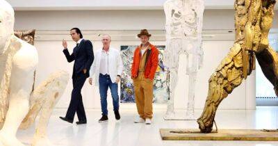Ник Кейв и Брэд Питт дебютировали как скульпторы