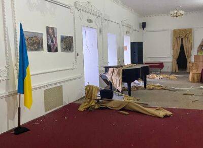 Одесские волонтеры расчищают завалы в Николаевском драмтеатре | Новости Одессы