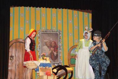 В кунгурском Театре юного зрителя с успехом идёт детский спектакль «Красная шапочка»
