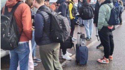 После отмены выезда студенты иностранных вузов митингуют на границе: в ГПСУ отреагировали