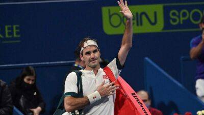 Прощается с кортом: Федерер в смокинге дал мастер-класс по настольному теннису – яркое видео