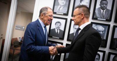 Глава МИД Венгрии похвастал, что он единственный пожал руку Лаврову и поговорил о "мире"