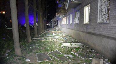Ночной обстрел Николаева: повреждены частные дома и офисное здание