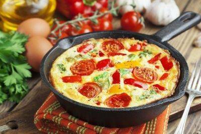 Завтрак с одним фруктом и блюдом из яиц: что нужно организму для здоровья утром