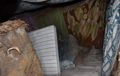 Кучи мусора и сломанная мебель: Минобороны показало базу россиян в Изюме