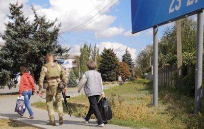 Мелитопольцев принуждают участвовать в "референдуме" вооруженные люди - мэр