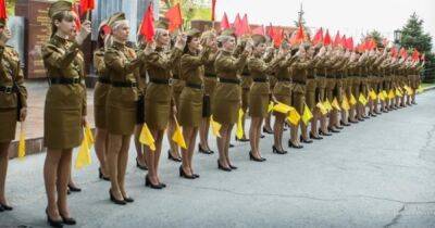 В России начали мобилизировать на войну с Украиной девушек и женщин (видео)