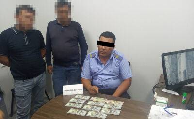 В столице задержали сотрудника Ташкентского метрополитена при получении 1 тысячи долларов