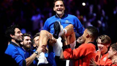 Море слез и овации болельщиков: Федерер сыграл последний матч в карьере – трогательное видео