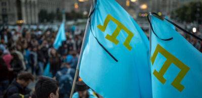 Росіяни масово роздають повістки кримським татарам в окупованому Криму