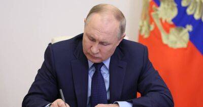 10 лет тюрьмы: Путин подписал указ об уголовном наказании для военнослужащих РФ