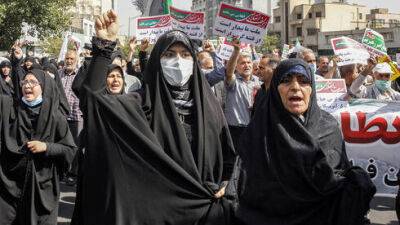 Протесты в Иране: демонстранты скандируют "Хаменеи - убийца"