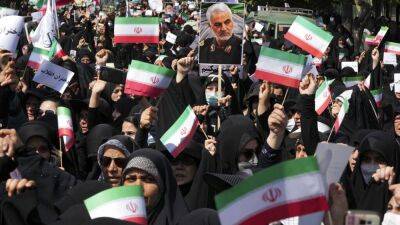Десятки убитых на акциях протеста в Иране