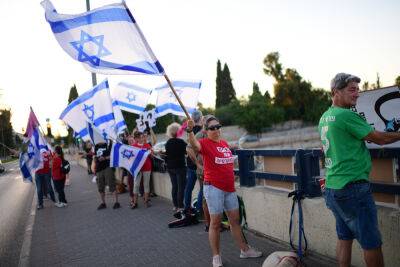 «Боимся за судьбу страны»: демонстрации против Нетанияху по всему Израилю