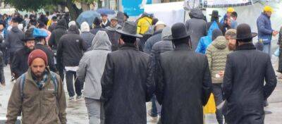 Верят в ВСУ и будут праздновать: тысячи хасидов съехались в Украину, кадры - politeka.net - Украина