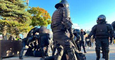 Протесты в России: силовики бьют дубинками и задерживают людей (ВИДЕО)