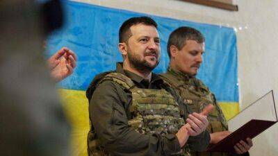 Зеленский наградил почетным отличием воинские части Сухопутных войск ВСУ