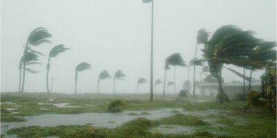 На Флориду надвигается опасный ураган Иан, объявлено чрезвычайное положение