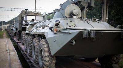 В Ростовской области рф заметили эшелон военной техники: «Покрашенный металл»
