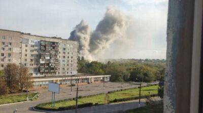 «Хлопок» на оккупированной Луганщине: горит «избирательный участок» и вражеские казармы