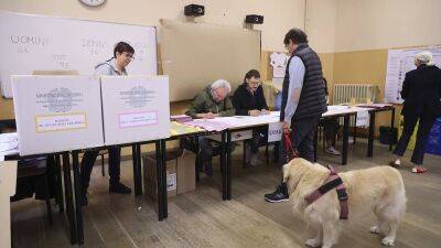 Выборы в Италии: политики голосуют