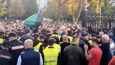 В Кишиневе – акция протеста: требуют отставки президента Санду (ФОТО)