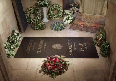 Дворец опубликовал первое фото надгробной плиты на могиле Елизаветы II