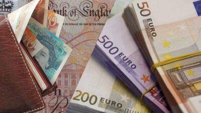 Евро и фунт обвалились до рекордного максимума по отношению к доллару