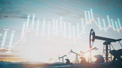 Стремительное падение нефти продолжается: какие факторы играют важную роль