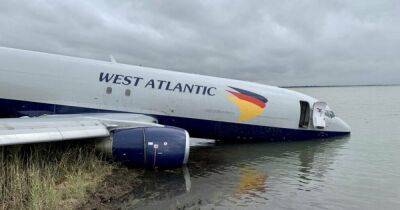 Во Франции самолет едва не упал в озеро во время посадки в условиях шторма (фото)