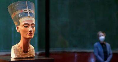 Скрыта в потайной комнате. Гробница Нефертити может располагаться рядом с Тутанхамоном