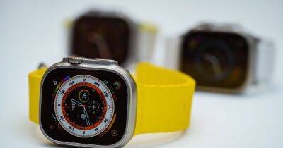 Часы Apple Watch Ultra выдержали 12 ударов молотком: стол сломался раньше гаджета (видео)