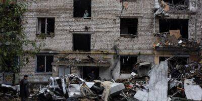 Россияне дважды за ночь обстреляли Николаев: повреждены жилые дома и магазины