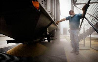 Україна закликає ЄС допомогти зробити «аварійні» маршрути для експорту зерна постійними