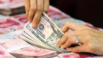Китайское пике: юань рекордно рухнул относительно доллара