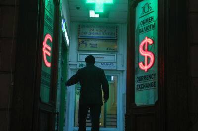 Украинские банки запустили продажу безналичных доллара и евро: подробности