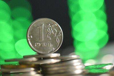 Курс рубля на Мосбирже умеренно растет до 58,02 за доллар и 55,84 за евро