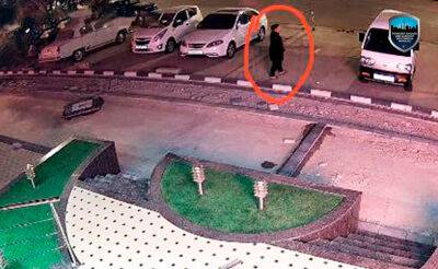 В Ташкенте двое неизвестных украли дренажные решетки, установленные вдоль дороги