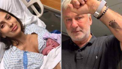 Алек Болдвин, которому грозит уголовная ответственность, в восьмой раз стал отцом – видео дочери