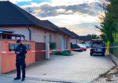 Полиция сообщила подробности убийства семьи под Прагой - vinegret.cz - Чехия - Прага - Среднечешский край