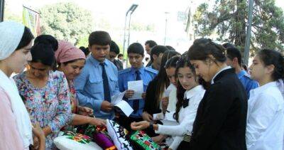 На ярмарке вакансий в Душанбе соискателям было предложено 2677 рабочих мест и свободных должностей