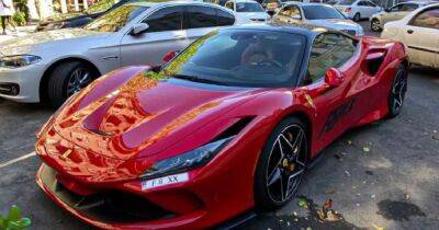 Несмотря на войну: в Украину привезли сверхмощный суперкар Ferrari за $300 000 (фото)