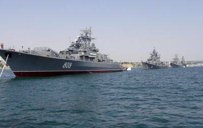 Число кораблей РФ в Черном море уменьшилось вдвое
